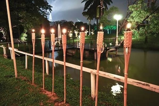 Garden Decor 115cm Bamboo Tiki Torches With Flickering Flame Metal Oil Canisters